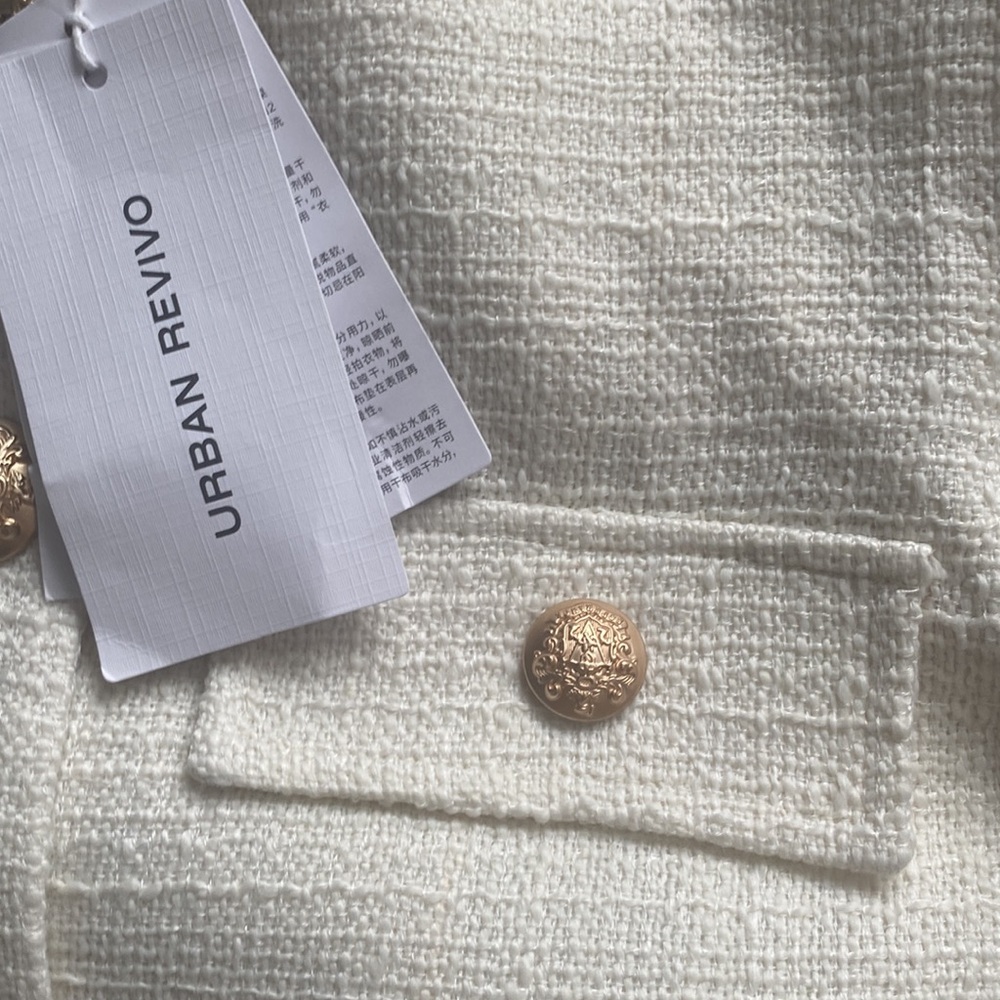 Little white jacket with gold buttons - Picture 6 of 11